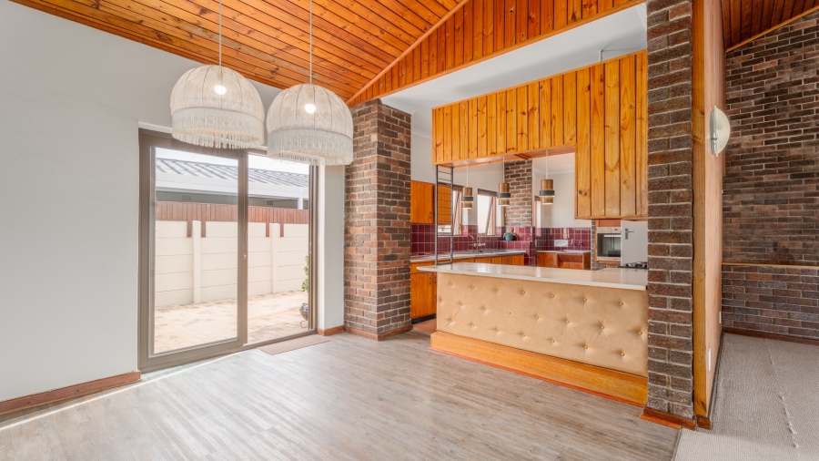 5 Bedroom Property for Sale in Zeekoevlei Western Cape
